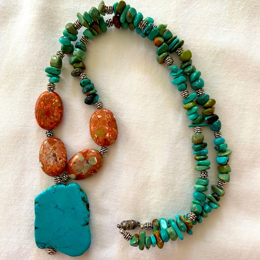 Vintage turquoise necklace.